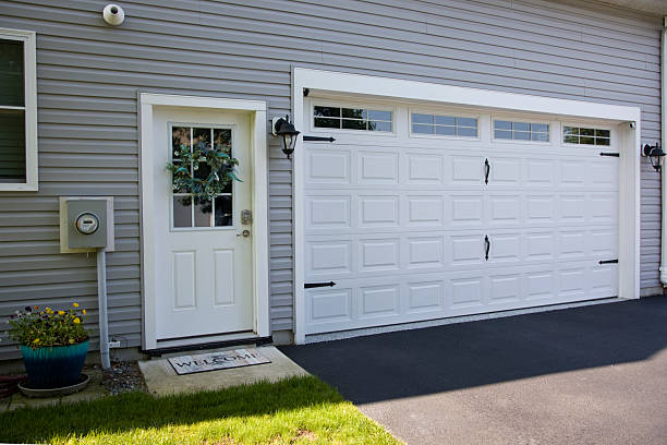 24/7 Emergency Garage Door Panel Replacement experts in Latta, SC